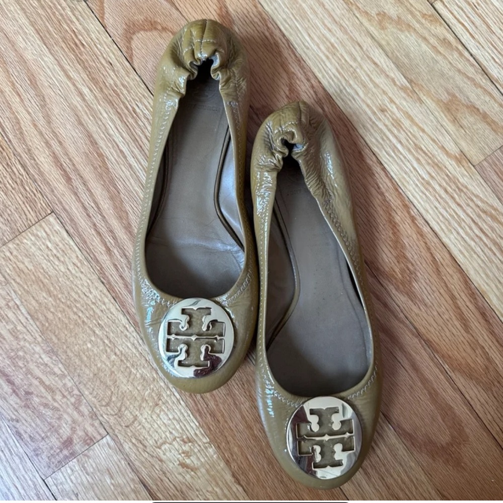 Tory Burch Black Leather Flats with Gold Logo - Picture 8 of 12